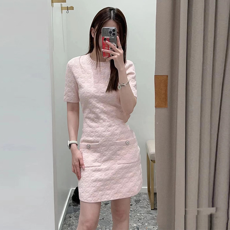 Yingjie M's 2023 spring new pink gentle girl style concave-convex Jacquard knitted dress 230009