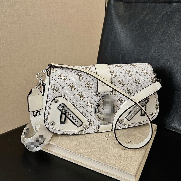 Bolso pequeño estilo motocicleta fresco de moda para mujer 2025 nuevo bolso de cadena de diseño de nicho bolso de mensajero de hombro de moda de primavera y verano