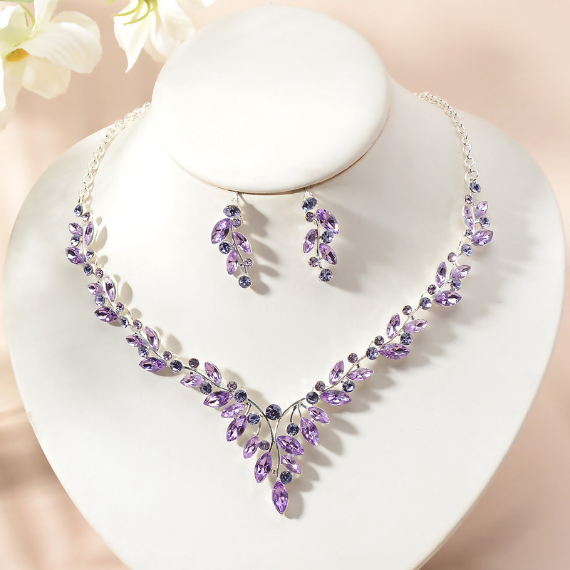 European and American Simple White Bridal Set, Feminine Necklace and Earrings Two-Piece Set, Fashionable Banquet Wedding Accessories European and American Simple White Bridal Set, Feminine Necklace and Earrings Two-Piece Set, Fashionable Banquet Wedding Accessories