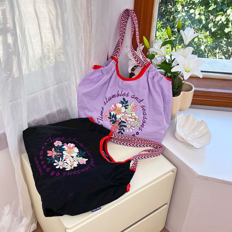 Japanese-Style Embroidered Shopping Bag, Large Capacity Commuter Tote Shoulder Bag with Ball Chain Japanese-Style Embroidered Shopping Bag, Large Capacity Commuter Tote Shoulder Bag with Ball Chain