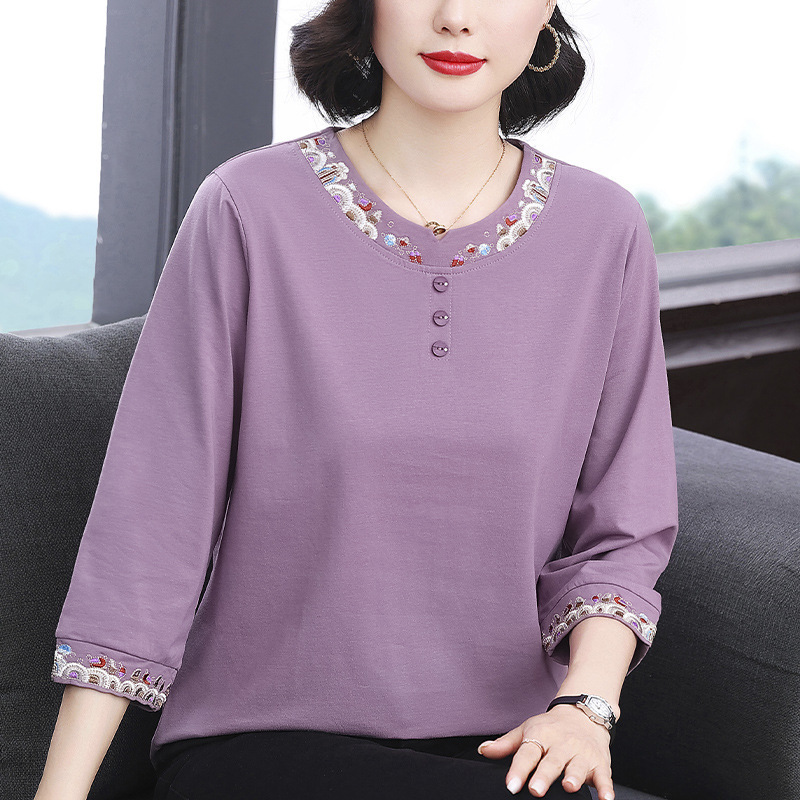 Mom's Clothing 2025 New Embroidered T-Shirt Three-Quarter Sleeve Design Middle-Aged and Elderly Fashionable Loose Casual Top