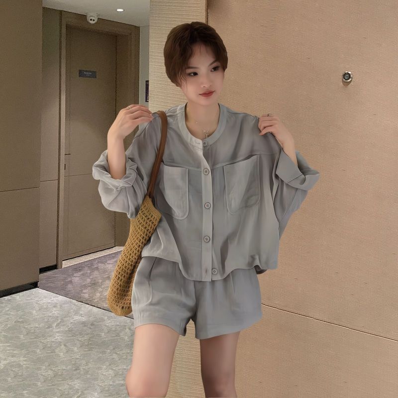 회색