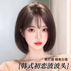 ショートヘアのかつらの女性の全頭カバーの自然ファッションモデルのシミュレーション