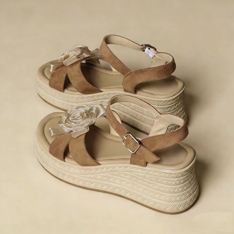 Sandalias de tacón de cama para mujeres 2026 verano nuevas sandalias casuales romanas con falda floral ligera zapatos de madre