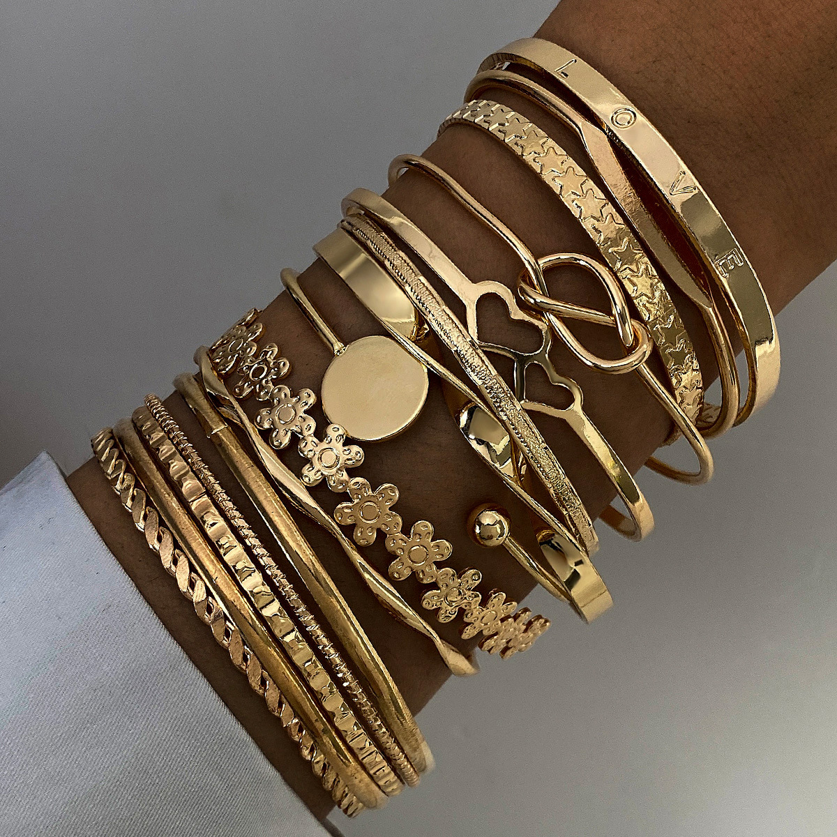 fashionable geometric bracelet with pigtail