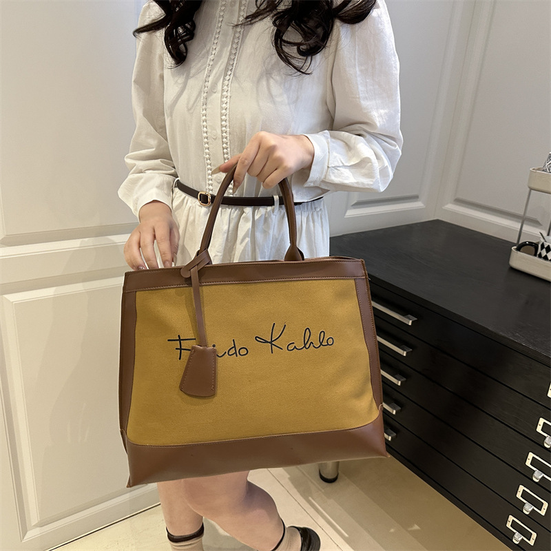 Casual retro alta sensación de bolsas portátiles de gran capacidad para mujeres 2025 nueva moda de color de viaje bolsas de mano
