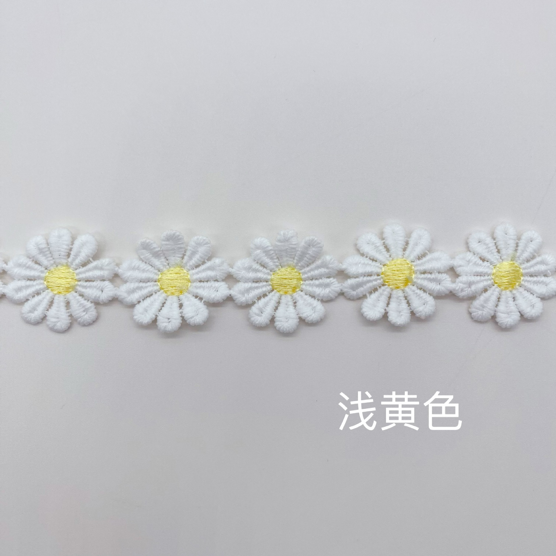 Leche seda color hilo de encaje en stock vestido de novia Decoración Accesorios puede cortar Margarita código de barras bordado soluble en agua encaje