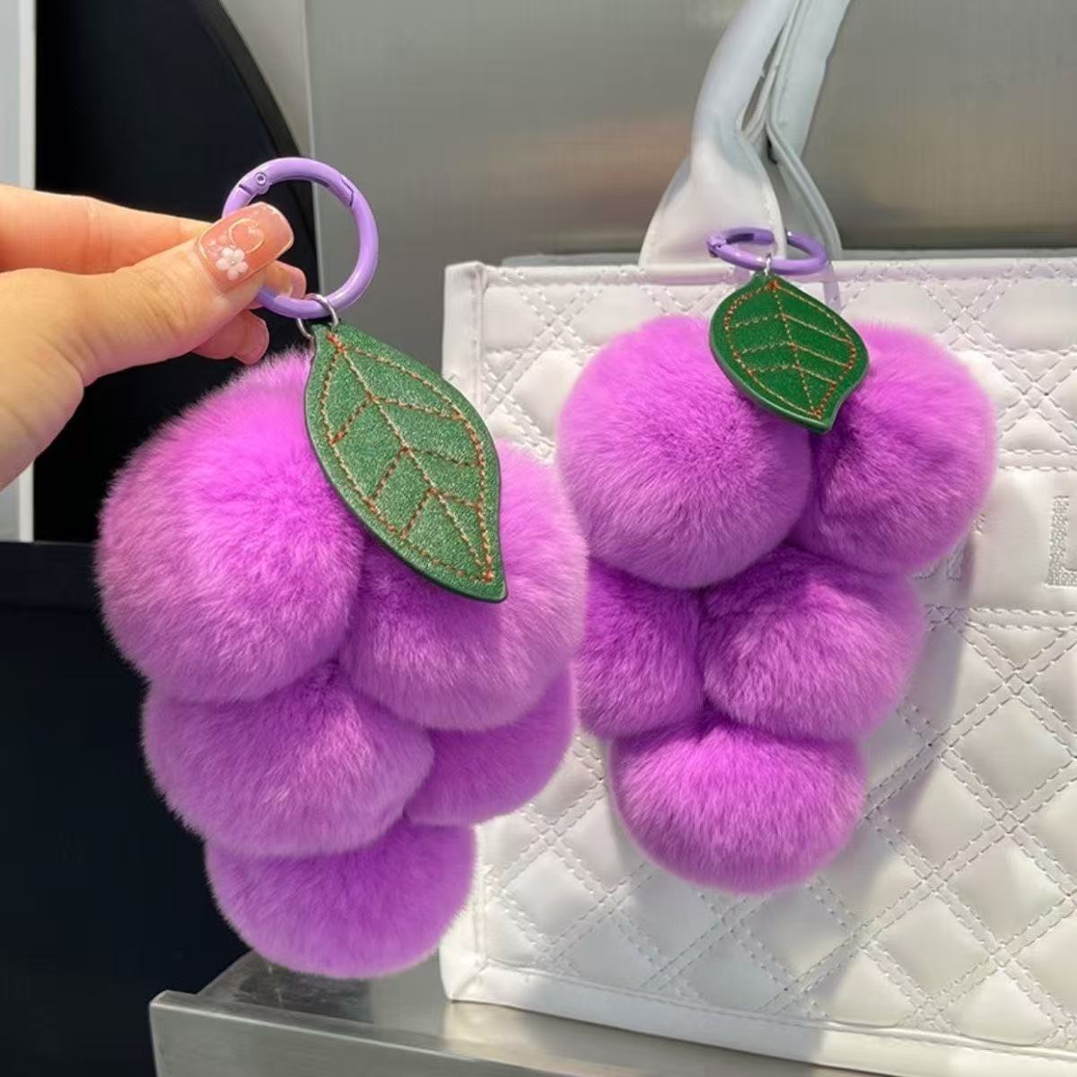 Imitación de cabello de conejo uvas llaveros estudiantes exámenes de graduación regalos colgantes para chicas chicas parejas bolsas colgantes para mujeres