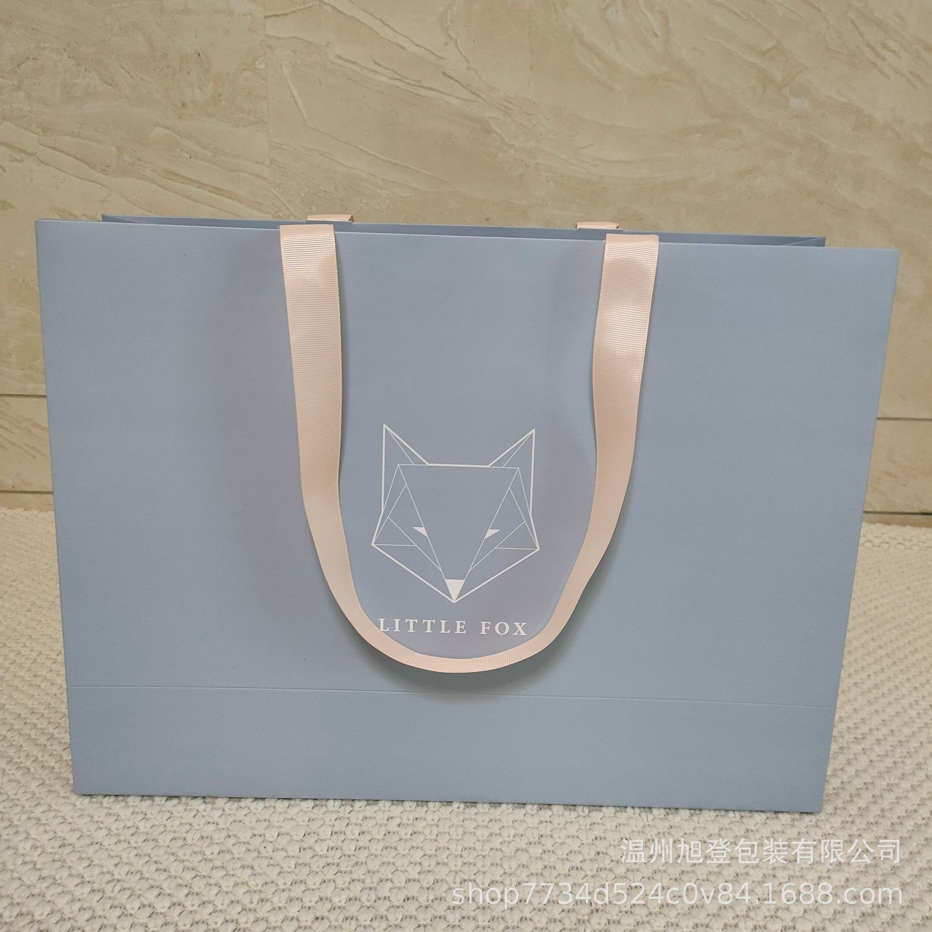 新款淡蓝色粉色搭配纸袋 高档服装手提袋纸质环保精美礼品