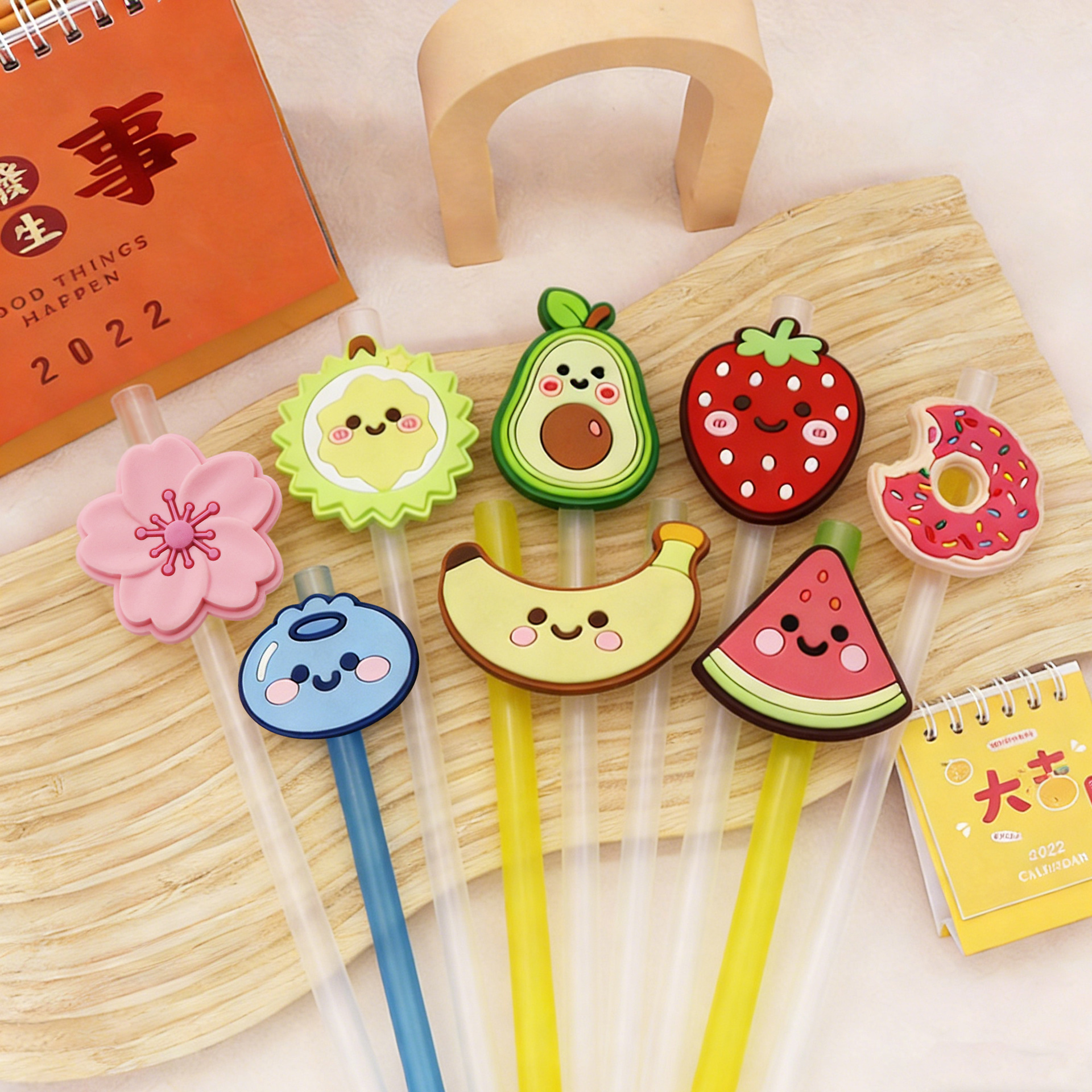 Nuevo creativo tapa de paja a prueba de polvo cubierta de paja plana bebida leche té universal de dibujos animados lindo tapa de polvo de silicona