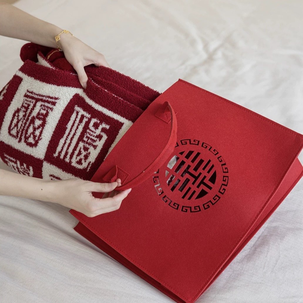 Momofuku Blanket [Gift Bag Packaging]