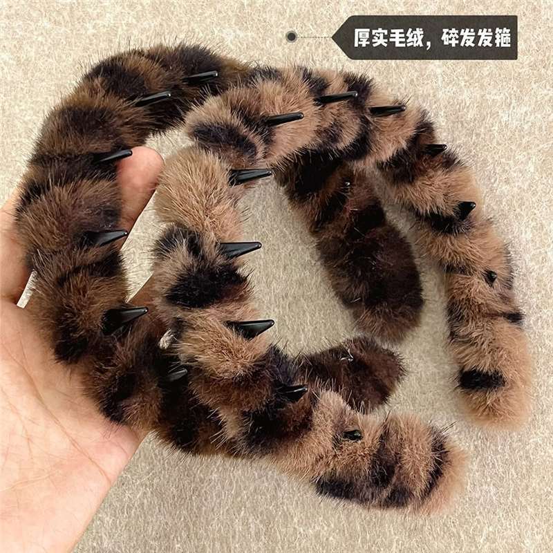Plush Sweet Cool Leopard Print Hair Comb with Teeth, Wavy Hairband, Autumn Hair Root Volumizing Tool, Face Washing Anti-Slip Headband