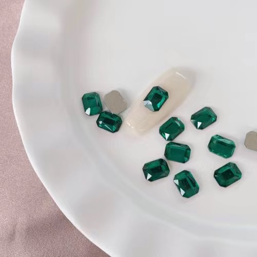 6x8mm 길이의 팔각형 짙은 녹색