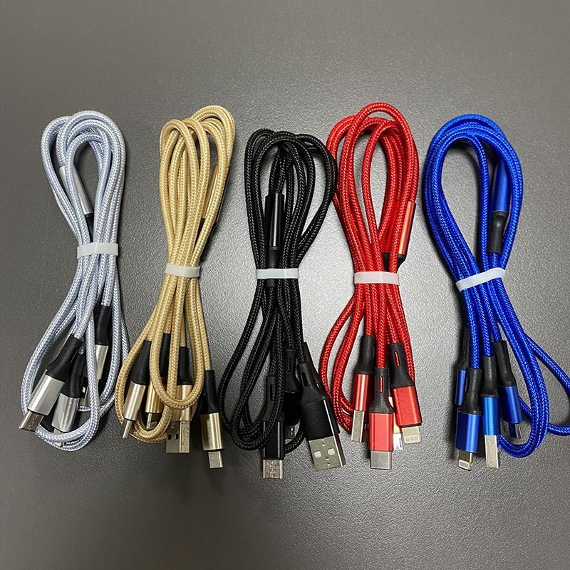 Embalaje de cable de carga cuatro en uno, caja de color, carga rápida de cuero, dos tracks, dos mecha, línea de datos amarilla, juego de caja de blíster