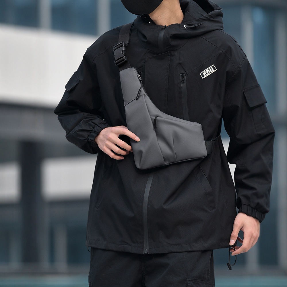 Nuevo bolso triangular transfronterizo, bolso de mensajero de gran capacidad con película para hombre casual, bolso de hombro resistente a las salpicaduras de agua al aire libre de moda