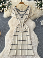 小香风高级感洋气时尚重工刺绣圆领短袖收腰显瘦条纹针织连衣裙女