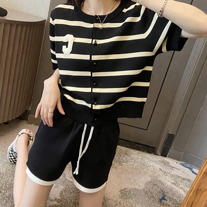 Special Non-Returnable Summer Striped Slim-Fit Short-Sleeve T-Shirt for Women, Favorite Style, Ice Silk Velvet Embroidery Knit Short Cardigan