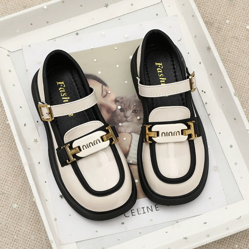 Маленькие белые черные кожаные туфли для учащихся младших классов средней школы