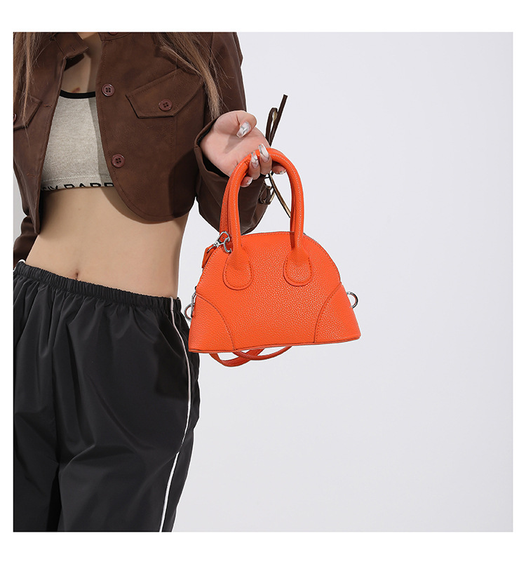 Women's Small Pu Leather Solid Color Streetwear Zipper Underarm Bag display picture 1