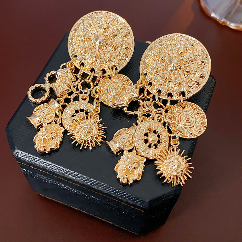 Pendientes de aguja de plata vintage medieval Pendientes de borla geométrica de flores de amor de metal Advanced Retro Advanced Heavy Industries