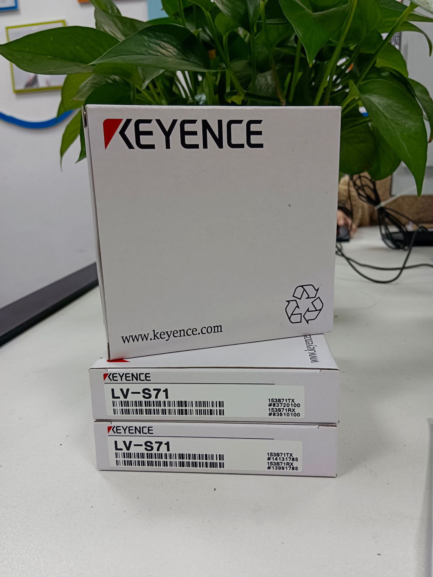 日本KEYENCE基恩士 激光传感器 LV-S71