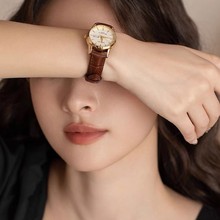 2025新款女士手表名牌正品简约轻奢小众时尚防水夜光真皮复古女表