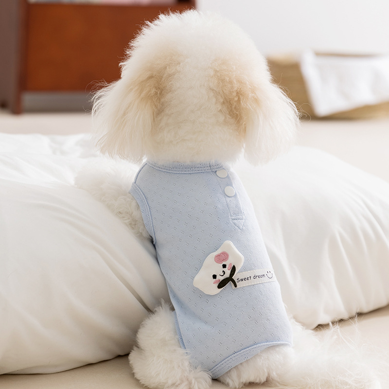 Bolso para perros de primavera y verano, traje de esterilización de nubes de ensueño dulce de cuatro patas, traje de aire acondicionado para gatos, ropa de peluche para mascotas