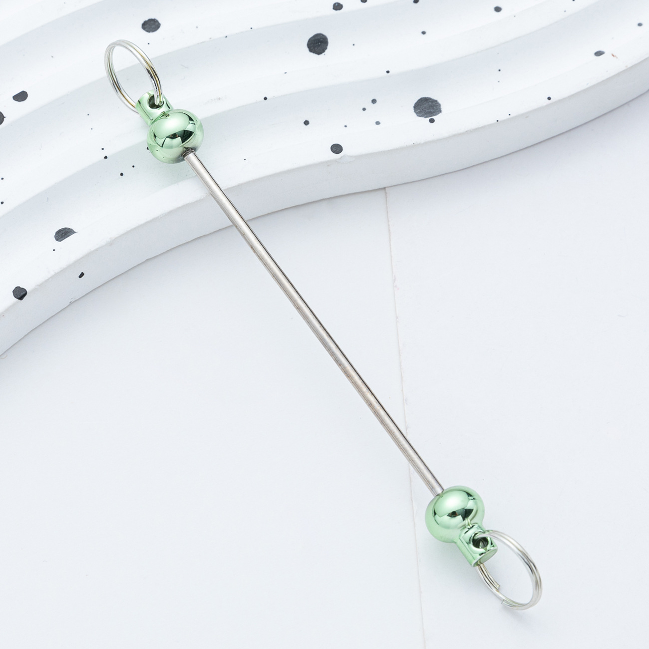 Creativo nuevo poste de metal DIY cuentas en stock multicolor chapado a mano accesorios de llavero cuentas al por mayor