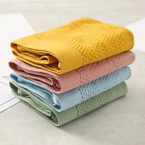 Underwear for women, beehive waist-lifting seamless breathable comfortable teenage student triangle bra factory