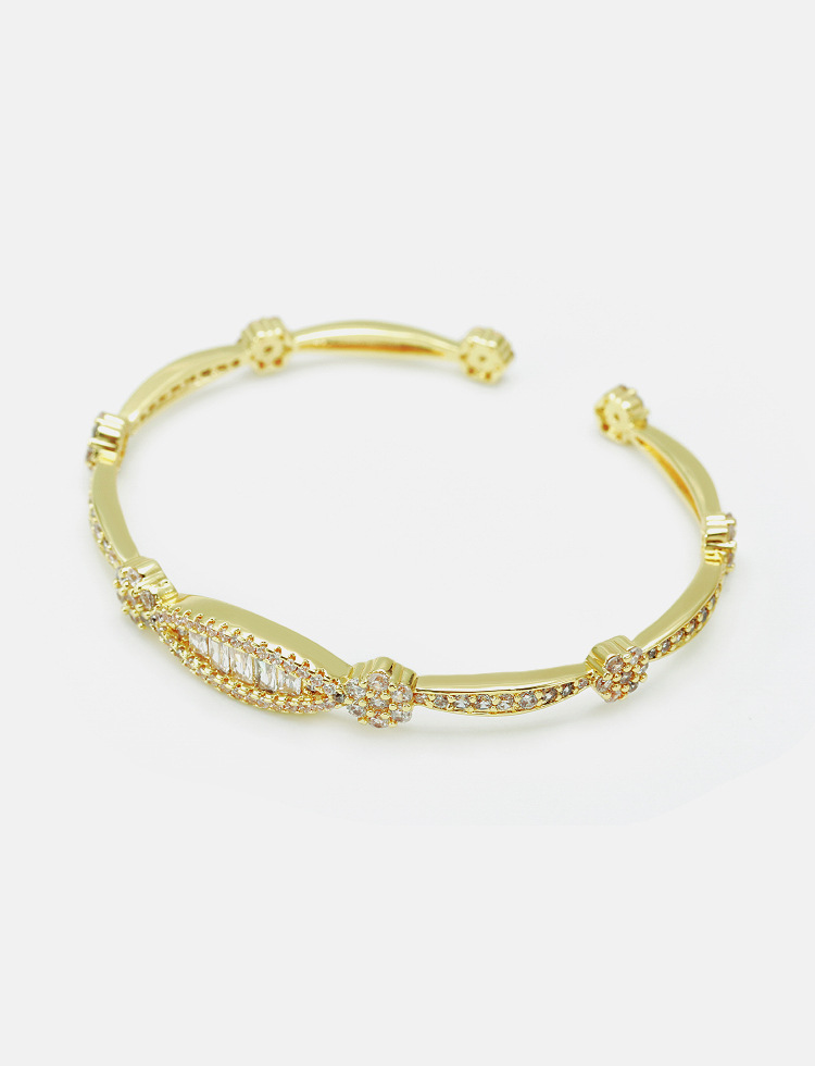 Retro Gold-plated Zircon Oval Bracelet Wholesale Nihaojewelry display picture 5