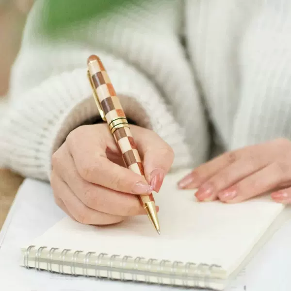 High-quality bamboo and wood solid wood color-blocked ballpoint pen, square grid signature pen, business office boss signature pen wholesale