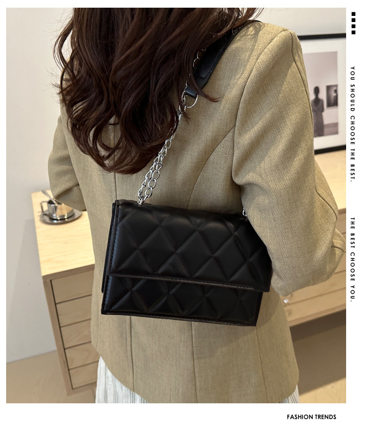 The 2024 autumn new French niche design chain small square bag, a fashionable macaron color single-shoulder crossbody bag details Picture