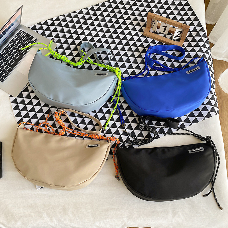 2024 Nieuwe trendy merk Diagonal Straddle Heren Vrijetijds Veelzijdige Een Schouder Sport Dumpling Tas voor Vrouwen Groot_voghion.com