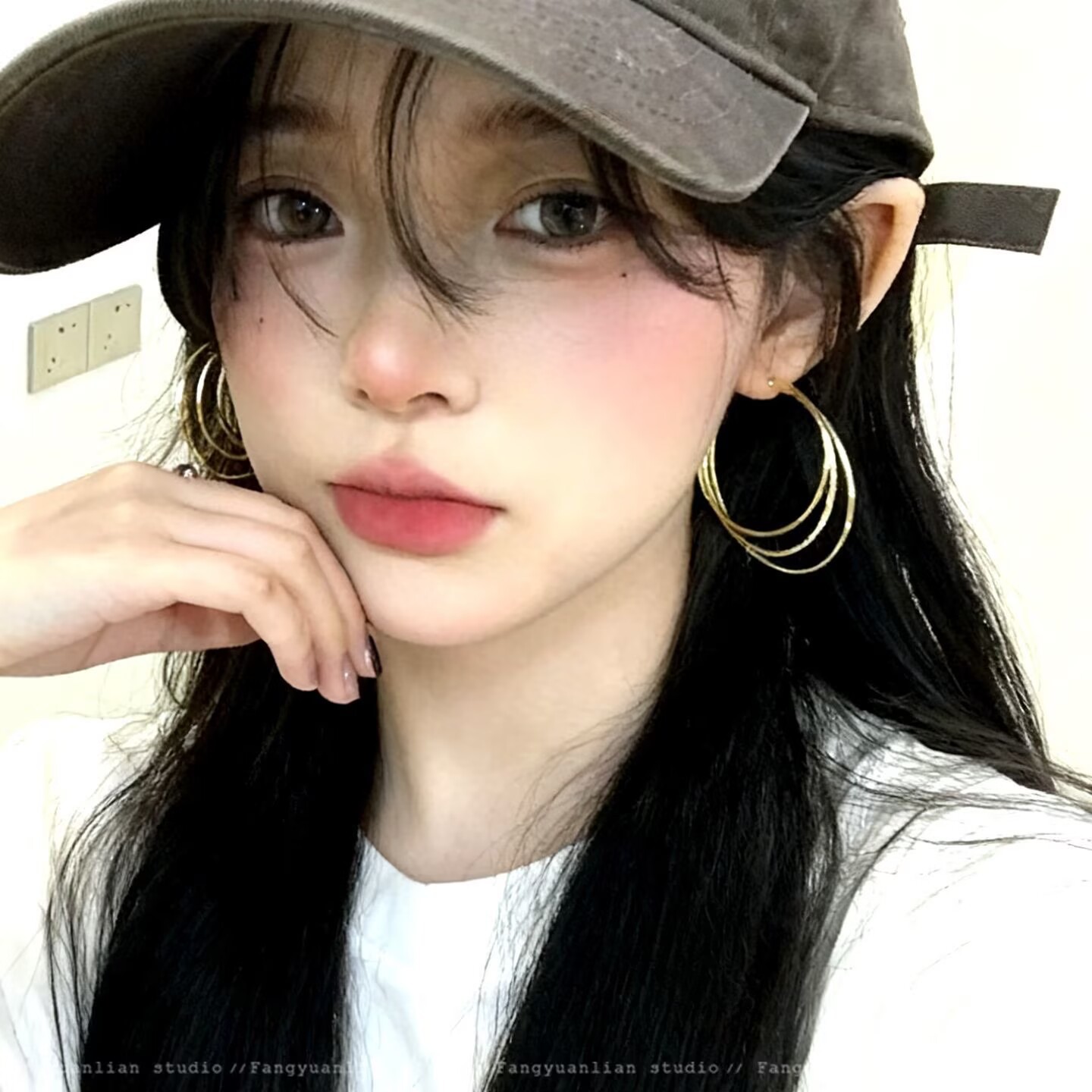 Korean-style multi-layered large hoop earrings for women, 2026 new model, simple large hoop earrings, fashionable, elegant, and unique statement earrings