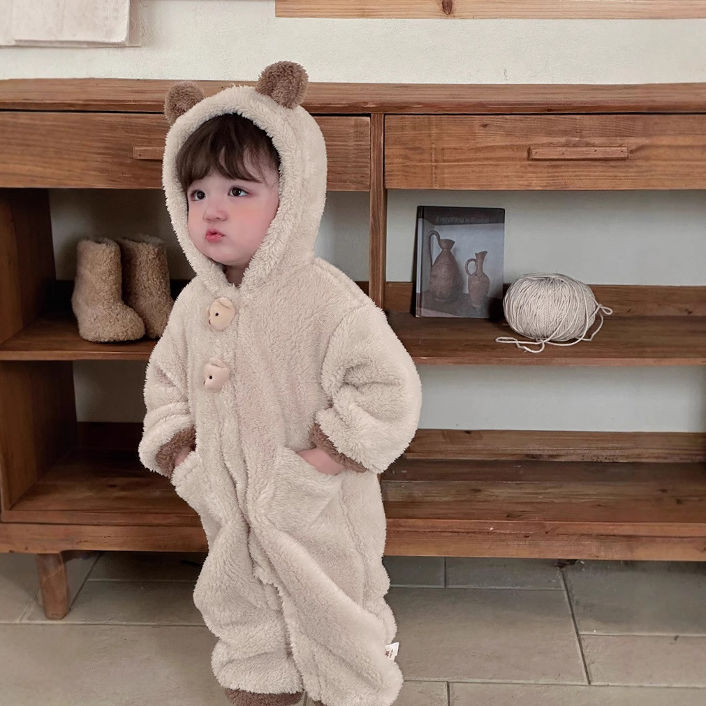 2024 nueva cabeza de oso de dibujos animados de estilo occidental de bebé de invierno engrosada, cálida y cómoda, ropa de escalada de algodón de una pieza suave
