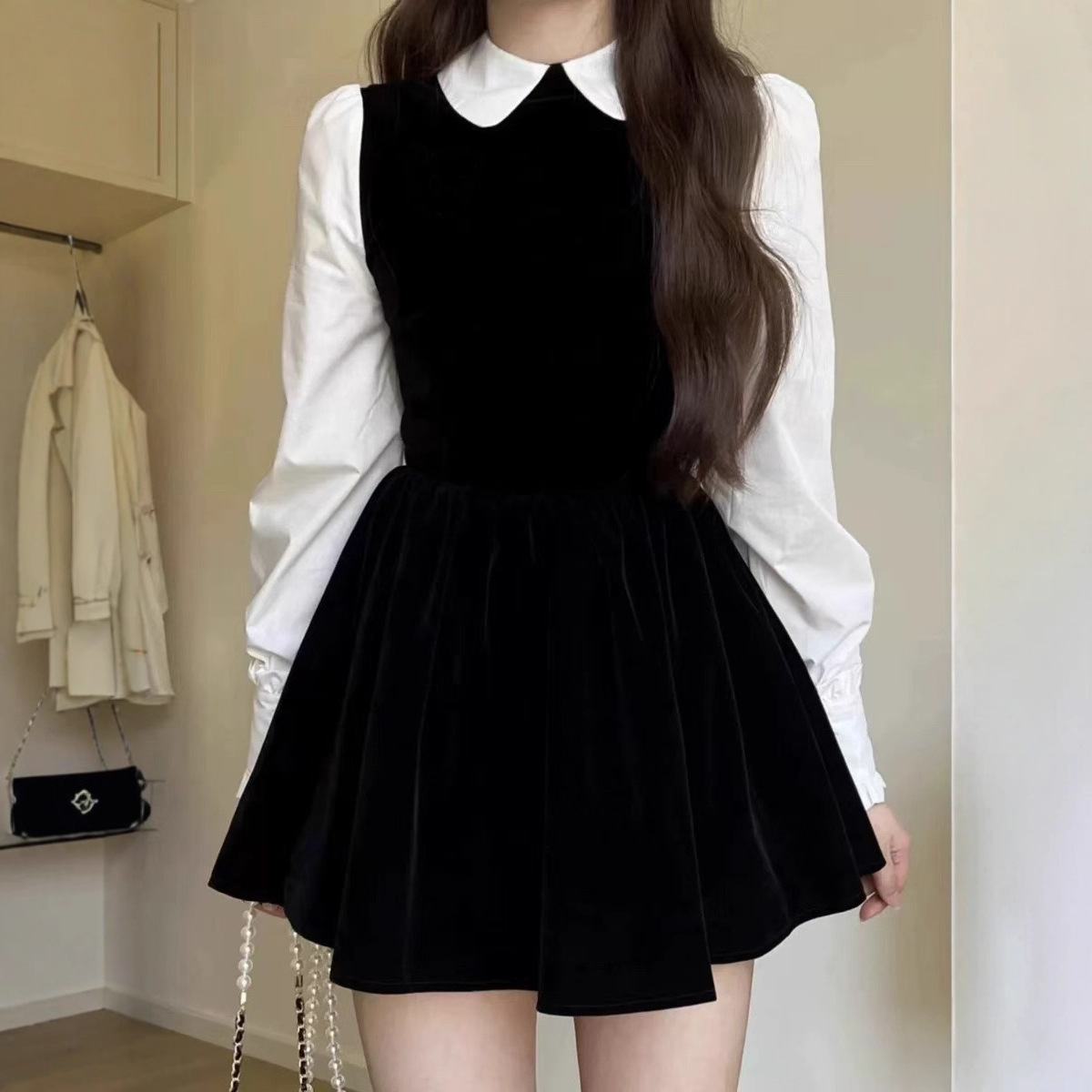 法式假两件黑色连衣裙女秋冬季热款气质收腰显瘦小个子短裙学院风