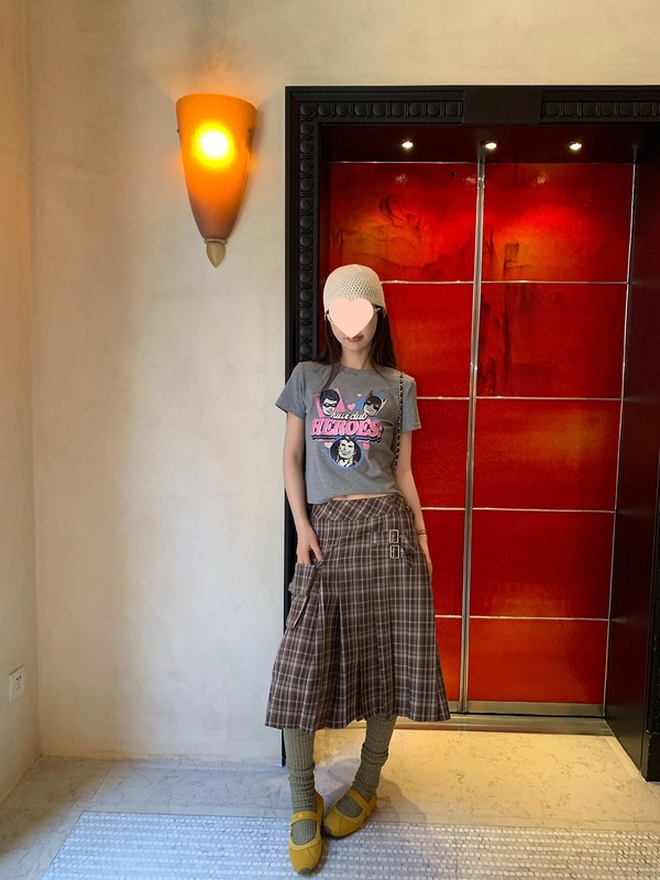 ル・ルージュ 周美梅 【9日20時新作】ラウンドネック レトロポートレートレタープリント半袖Tシャツ|undefined