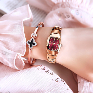 �羳Ůʿ�ֱ�Ů���ˮҹ��С������ɫ�r�К��|���n���N����Ů��
