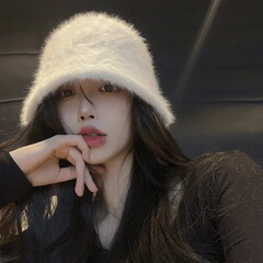 韓国版秋冬帽子の子供はウサギの毛のバケツの帽子をまねて顔を見せます。