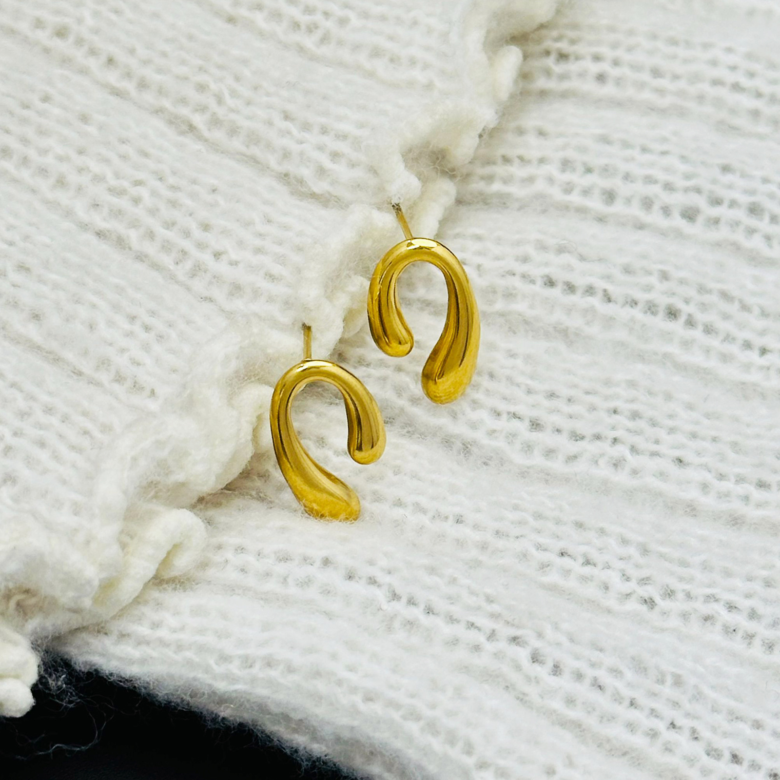 Pernos de acero de titanio franceses simples y versátiles INS aire frío diseño compacto sensación de pernos de alta calidad