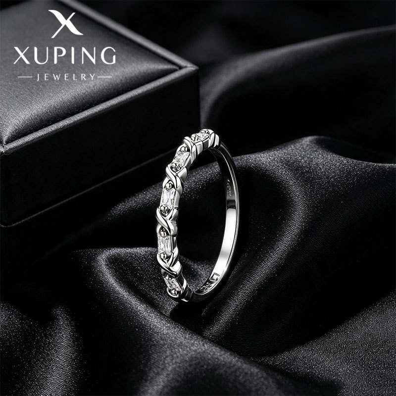 Xuping lujoso diseño ligero anillo de diamante de aleación de apertura de alta calidad anillo de moda personalidad anillo de novia