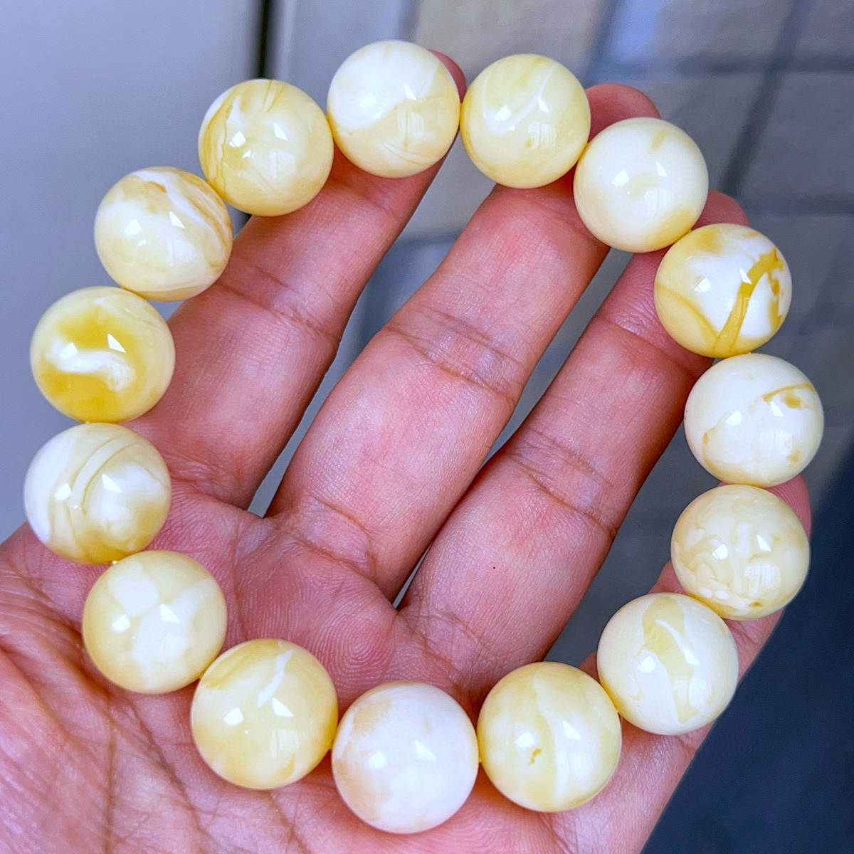 Shenzhen Songgang Factory Direct Sales Natural Amber Beeswax Chicken Oil Yellow and White Flower Wax Ball Beads Hand Gift Self-selected
