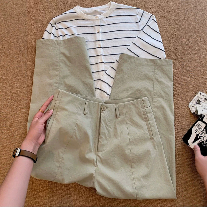 Khaki Casual Cargo Pants for Women, Summer Loose Fit, Plus Size, Comfortable and Relaxed Style, Petite Nine-Point Straight-Leg Walking Pants Khaki Casual Cargo Pants for Women, Summer Loose Fit, Plus Size, Comfortable and Relaxed Style, Petite Nine-Point Straight-Leg Walking Pants