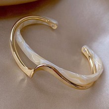 跨境真金电镀贝母开口手镯夸张时尚简约轻奢手环设计感小众手饰女