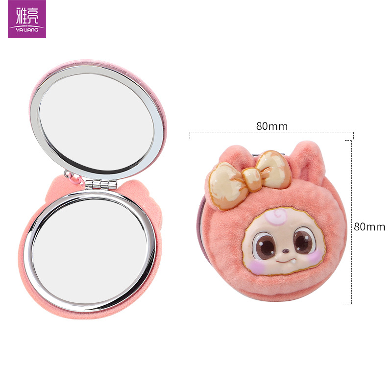 Tela suave 3D estereoscópica de silicona flocado doble espejo plegable pequeño espejo de bolso colgante llavero venta caliente spot