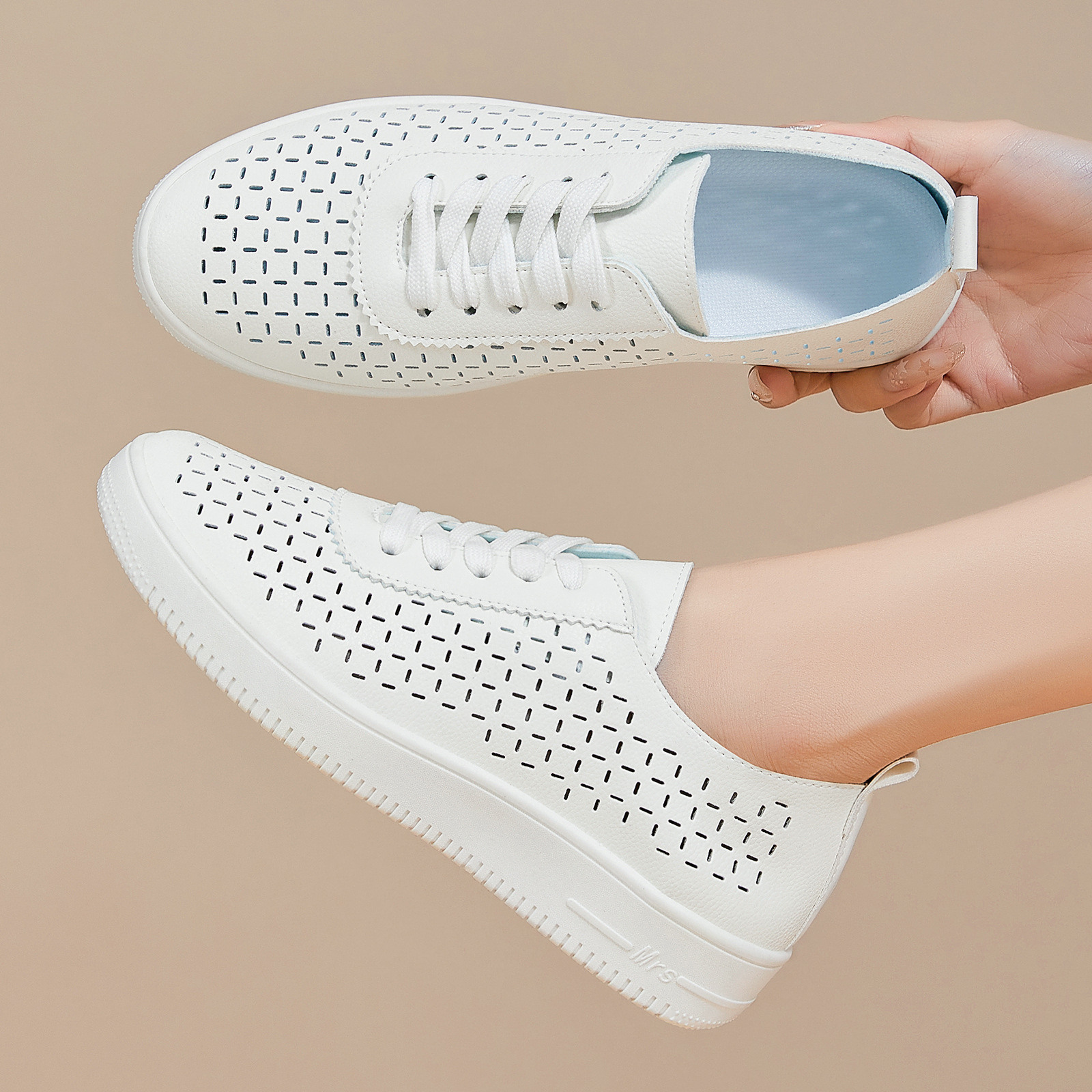 Zapatos de mujer de verano coreano ultra delgados zapatos blancos transpirables suelos suaves cómodos zapatos casuales zapatos de skate cómodos zapatos individuales