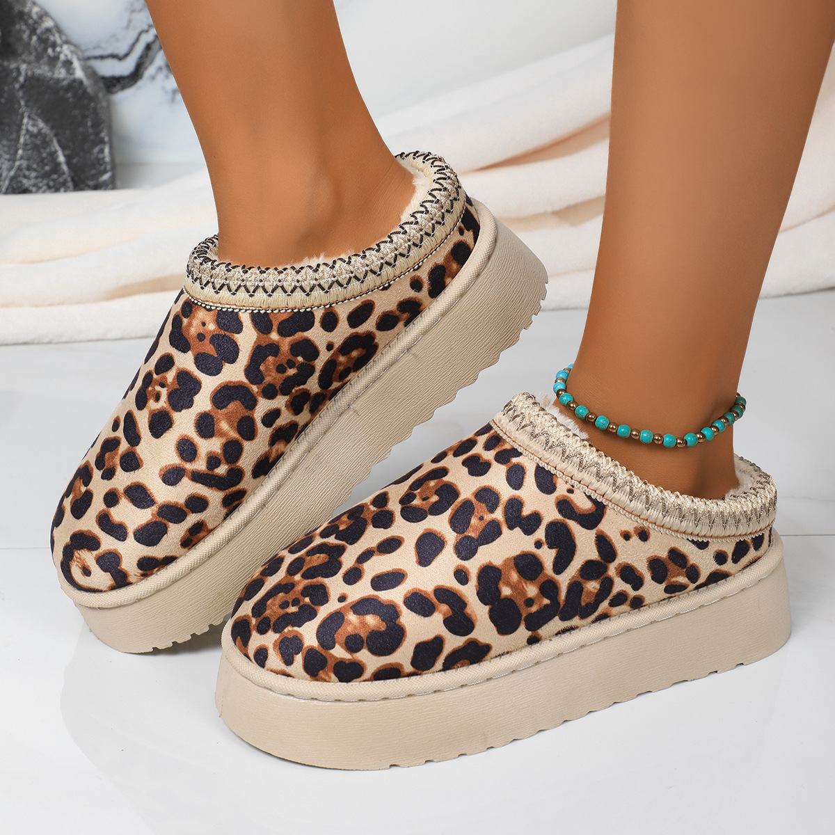Demi-season insulated slippers for leisure platform
