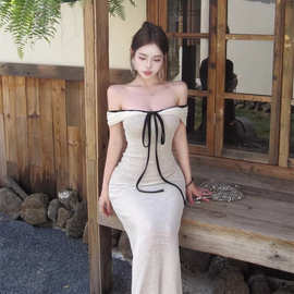 法式白色一字肩连衣裙女夏季生日穿搭性感纯欲气质修身包臀长裙子