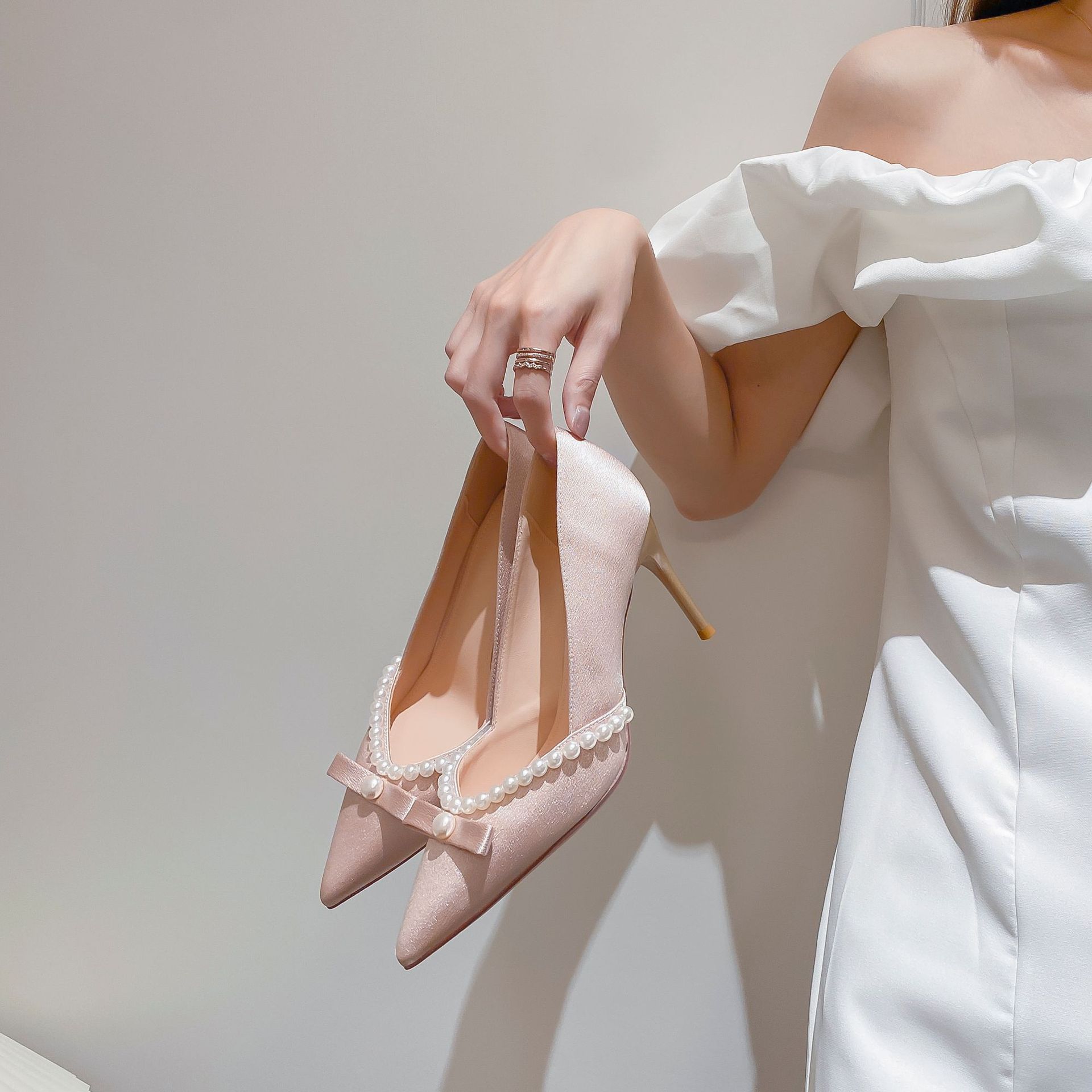 尖頭珍珠蝴蝶結細跟高跟鞋女2021新款慕茵度綢緞套腳通勤百搭單鞋