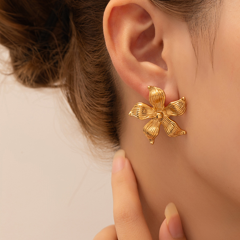 12g Weight 0.03µm Gold Plating Thickness Electroplated Gold Plating Process 201 Stainless Steel Ear Needle Material Golden Plated Plating Material Stone-Free Inlay Material Ear Studs Classification 1 Pair Quantity Daily Occasion 201 Stainless Steel Material Heart Shape, Flower, Spiral Pattern Women's Gender Elegant Style Plating Craft Heart Shape Flower Spiral Titanium Steel Elegant Waterproof Non Tarnish Surgical Steel Ear Studs 4